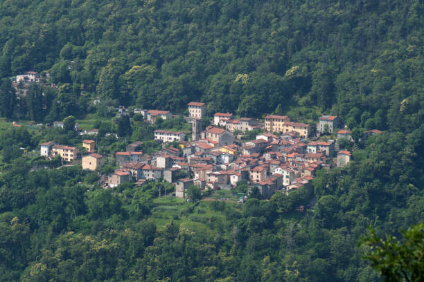 Borgo montano tra i boschi della Garfagnana